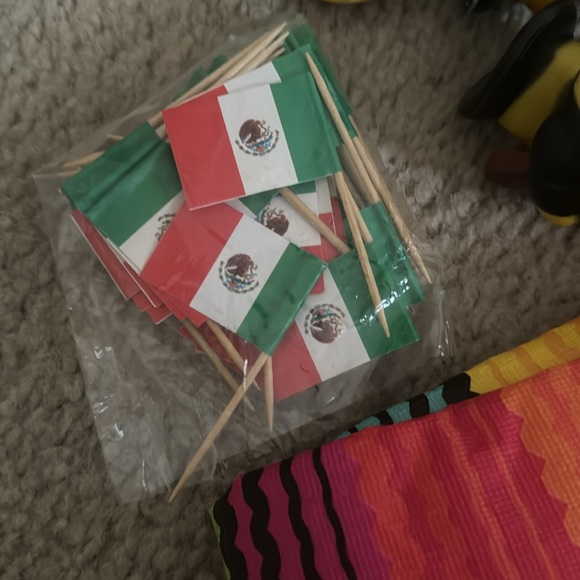 Fiesta Party Supplies - Picture 3 of 4